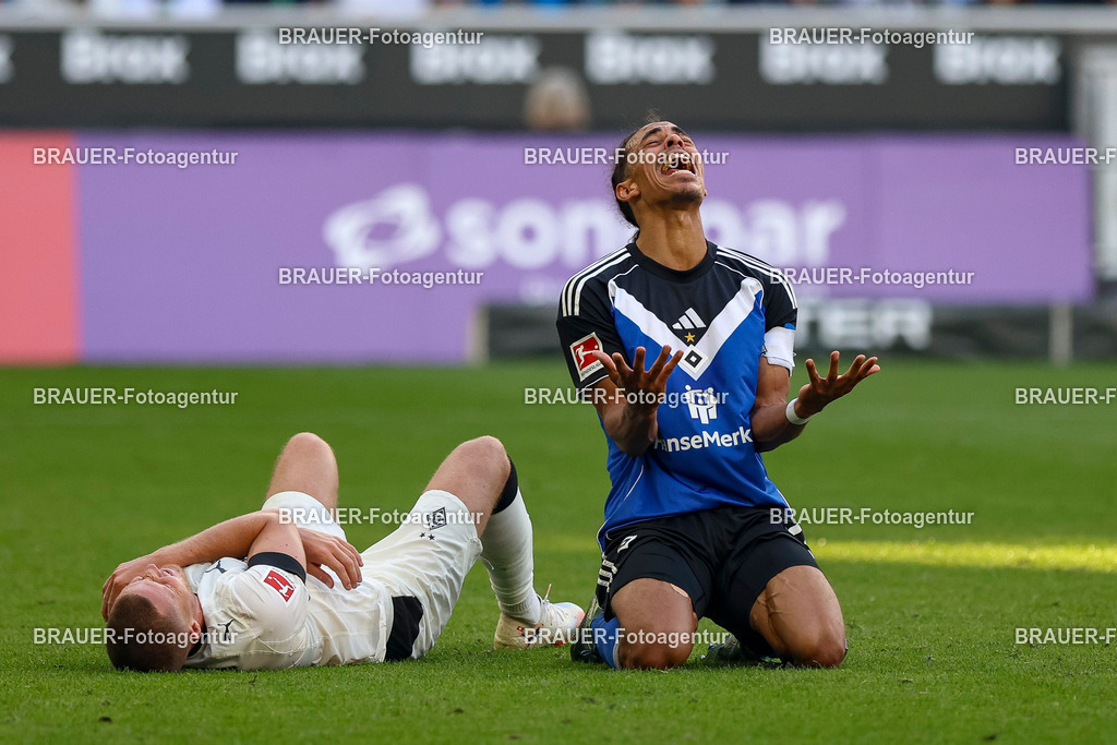 Borussia Mönchengladbach vs Hamburger SV - Bundesliga  | Mönchengladbach, Deutschland, 24.08.25:   Yussuf Poulsen (Hamburger SV) ist enttäuscht nach dem nicht gegebenen Trefferwaehrend des Spiels der Bundesliga zwischen Borussia Mönchengladbach vs Hamburger SV im Stadion im Borussia Park(Foto von Brauer-Fotoagentur / Adrian Schlueter)