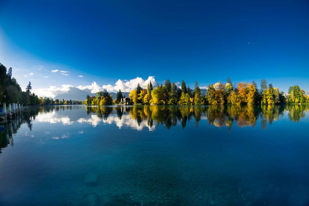 Aarebecken | Weitwinkelaufnahme des Aarebeckens bei Thun im Herbstlicht. 
-----------------------------------------------
Wide angle view of the Aare basin near Thun in the autumn light.
-----------------------------------------------
Dieser Druck ist in einer limitierten Auflage von 5 Exemplaren erhältlich. 
This print is available in a limited edition of 5 copies. 
http://art.hess.photography/19-aarebecken.html - Realisiert mit Pictrs.com