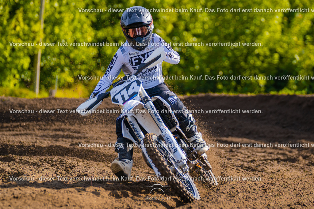 09_20_LM_Schenkenhorst-8147 | Sportfotografin aus Berlin-Brandenburg mit Fokus auf Motocross. Ich halte deine sportliche Leistung und echte Emotionen auf und neben der Strecke professionell fest. Entdecke die Fotos von deinem Rennen und bestelle sie direkt hier im Shop.