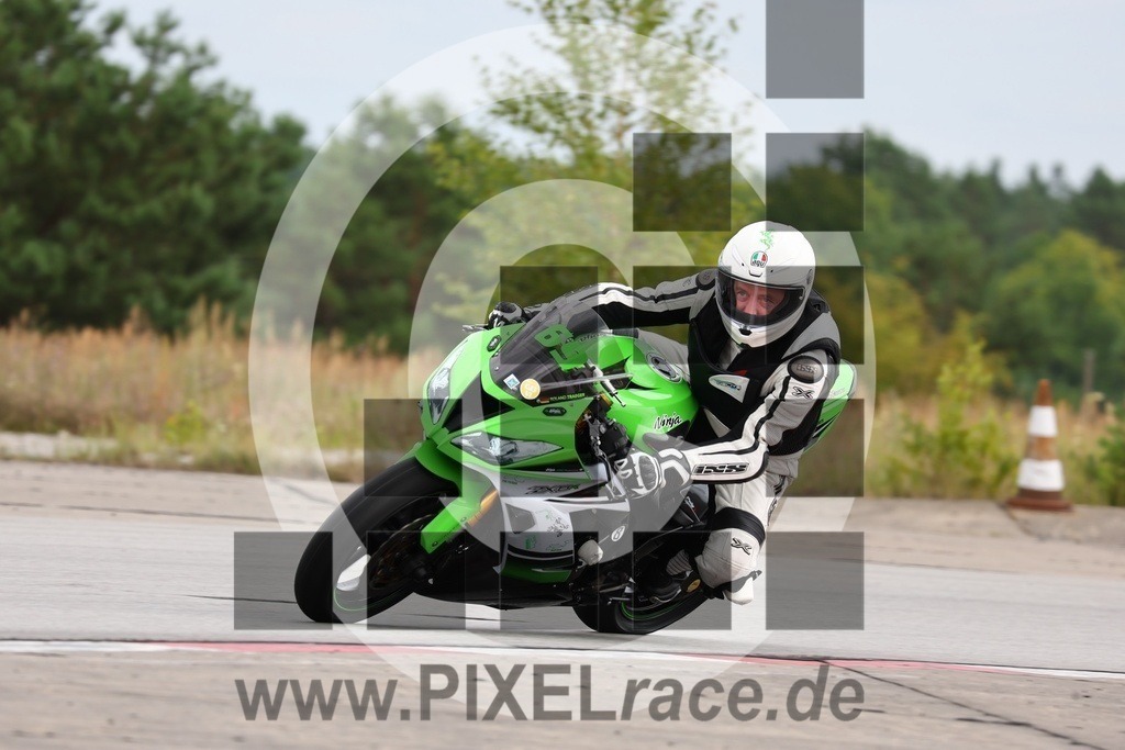 0069-20240803_04399 | Schöne Erinnerungen an spannende Momente - das festzuhalten ist unser Job. PIXELrace.de ist seit 2003 auf den Rennstrecken Europas unterwegs um die Action draußen beim Fahren und die wunderbare Stimmung imm Fahrerlager für euch einzufangen.