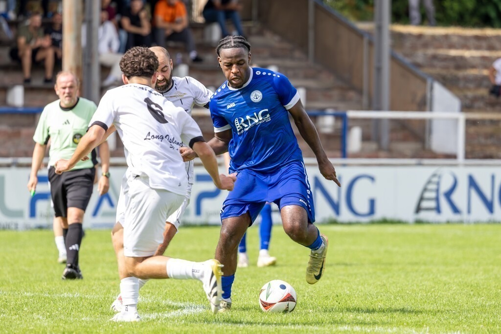 Landespokal Südwest, 2. Runde: SV Südwest Ludwigshafen gegen ASV Fußgönheim (4:0)***Am Ball: Rodney-Francis Peprah (41, Ludwigshafen) | Landespokal Südwest, 2. Runde: SV Südwest Ludwigshafen gegen ASV Fußgönheim (4:0)***Am Ball: Rodney-Francis Peprah (41, Ludwigshafen) - Realisiert mit Pictrs.com