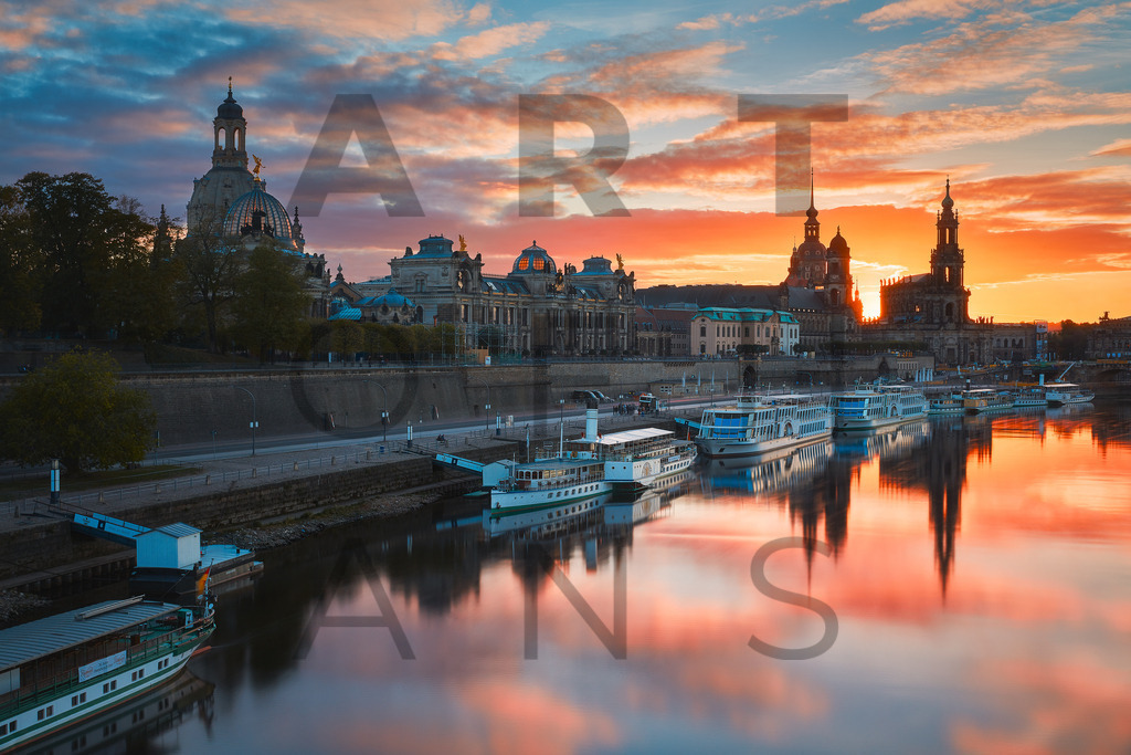 Ein Hans Fineart Original | Entdecke die Kunst von Hans Fineart - Fotografien für dein Zuhause. Verwandle deine Wände mit einzigartigen Kunstwerken und bringe die Schönheit der Welt in dein Leben. Bestelle jetzt und schaffe einen Ort der Inspiration und Eleganz.