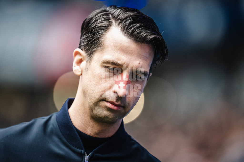 Fußball | Männer | Saison 2023/2024 | 2. Fußball-Bundesliga | 23. Spieltag | Hamburger SV vs. SV 07 Elversberg | 25.02.2024 | Sportvorstand Jonas Boldt nachdenklich