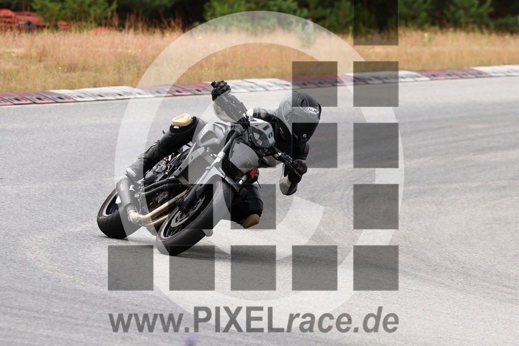 0203-20240704_01584 | Schöne Erinnerungen an spannende Momente - das festzuhalten ist unser Job. PIXELrace.de ist seit 2003 auf den Rennstrecken Europas unterwegs um die Action draußen beim Fahren und die wunderbare Stimmung imm Fahrerlager für euch einzufangen.
