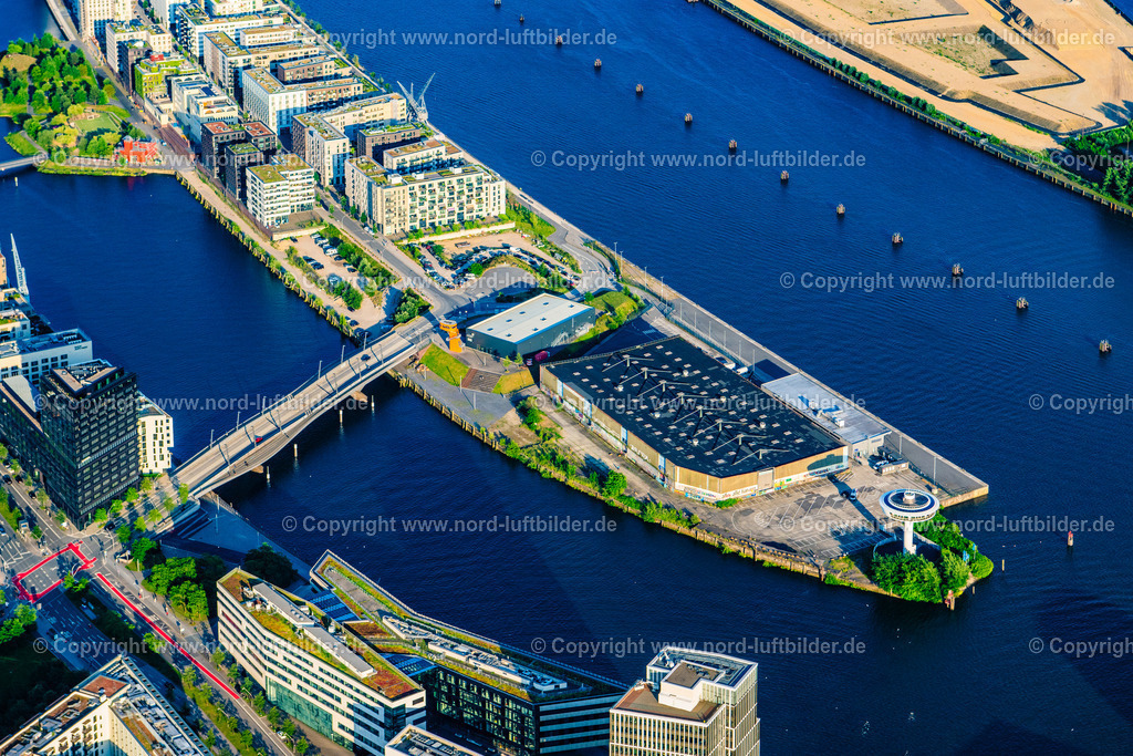 Hamburg_Baakenhafen_Oper_Hafencity_ELS_9010160625 | HAMBURG 16.06.2025 Baugrundstück für die neue Hamburger Oper und das Brückenbauwerk entlang " Baakenhafen Brücke " in Hamburg, Deutschland. Weiterführende Informationen bei: Bezirksamt Hamburg-Mitte, Fachamt Stadt- und Landschaftsplanung,  Kühne + Nagel (AG & Co.) KG,  Kühne Bauausführung. // Building plot for the new Hamburg Opera and the bridge structure along "Baakenhafen Bridge" in Hamburg, Germany. Further information at: Bezirksamt Hamburg-Mitte, Fachamt Stadt- und Landschaftsplanung,  Kuehne + Nagel (AG & Co.) KG,  Kuehne Bauausfuehrung. Foto: Martin Elsen