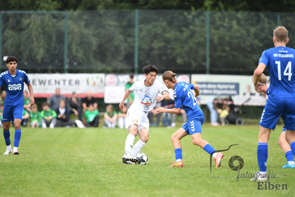 Sport-Duwe Cup | Sport-Duwe Cup Oldenburg; SSV Jeddenloh (weiß)-VFB Oldenburg (blau) am 05.07.2025 in Oldenburg (Sportanlage TuS Eversten), Photo: Philip Eiben 2025 - Realisiert mit Pictrs.com