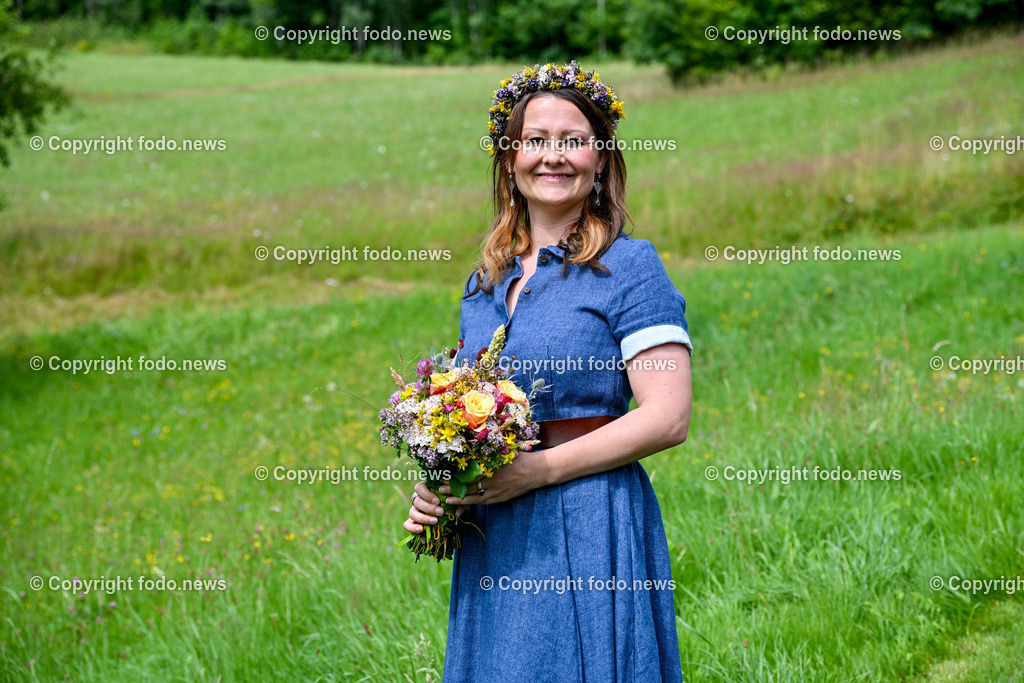 Doris Kern_ Kraeuter_ 03.07.2024-23 | 03.07.2024, Peilstein, AUT, Kraeuter, im Bild Doris Kern mit Kraeuterbuschen