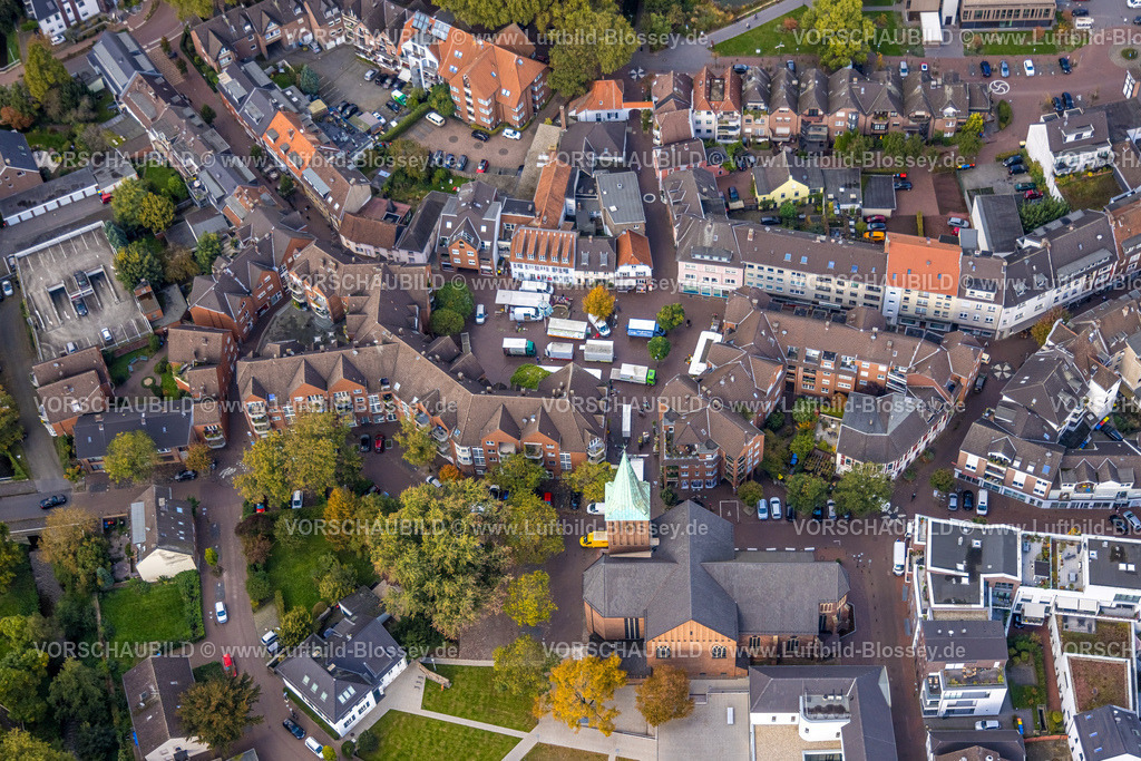 Dinslaken241009111 | Luftbild, Kirche Sankt Vincentius und Altmarkt Innenstadtansicht, Dinslaken, Ruhrgebiet, Nordrhein-Westfalen, Deutschland
