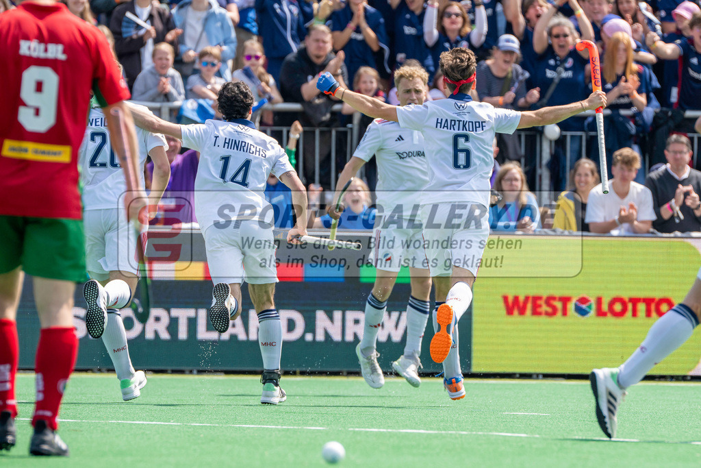 Final4_20240519-1507-0010 | Bonn, Deutschland, 19.05.2024: Hinrichs (Mannheimer HC), Raphael Hartkopf (Mannheimer HC) in Aktion waehrend des Spiels der Deutsche Feldhockey-Meisterschaften 2024 zwischen Final 4 Herren Finale Mannheimer HC - Hamburger Polo Club im Bonner THV am 19.05.2024 in Bonn, Deutschland. (Foto von Stephan Fehrmann)

Bonn, Germany, 19.05.2024: Hinrichs (Mannheimer HC), Raphael Hartkopf (Mannheimer HC) in action during the game of Deutsche Feldhockey-Meisterschaften 2024 between Final 4 Herren Finale Mannheimer HC - Hamburger Polo Club in Bonner THV at 19.05.2024 in Bonn, Deutschland. (Foto from Stephan Fehrmann)