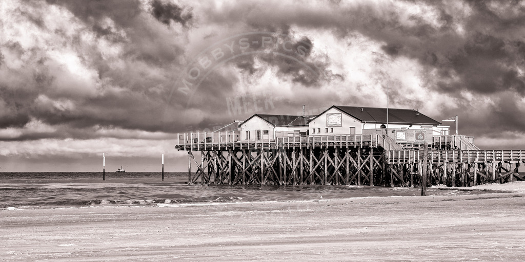 Strandbar in Sepia_DSC1000 | Fotograf in St. Peter-Ording mit Landschaftsbildern von der Nordsee. Fotografien auf Leinwand, Acryl, Holz usw. für die eigenen 4 Wände.