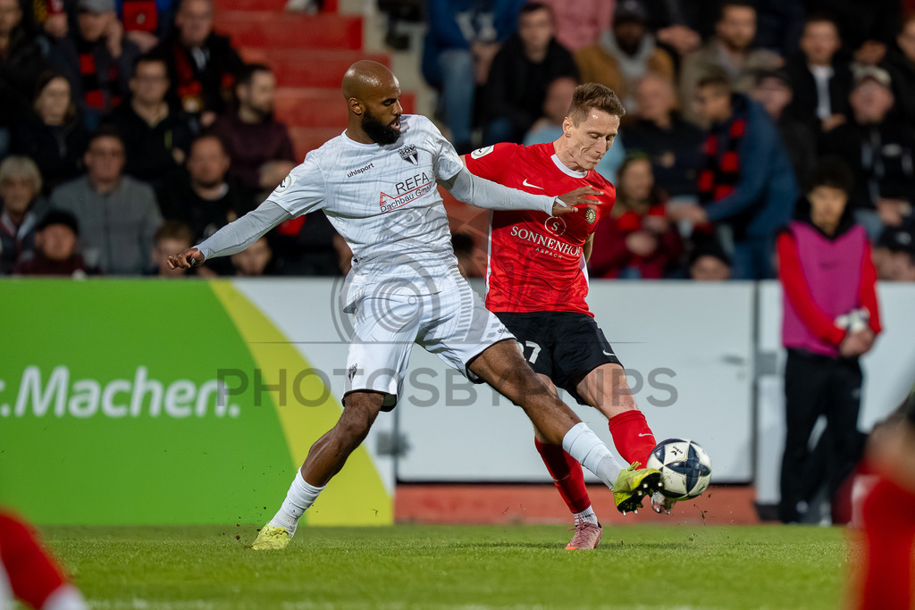 SG Sonnenhof Großaspach vs. SGV Freiberg, Fussball, Regionalliga Suedwest, 30. Spieltag, 22.04.2026 | Torchance durch Loris Maier (SG Sonnenhof Großaspach, #27),SG Sonnenhof Großaspach vs. SGV Freiberg, Fussball, Regionalliga Suedwest, 30. Spieltag, 22.04.2026