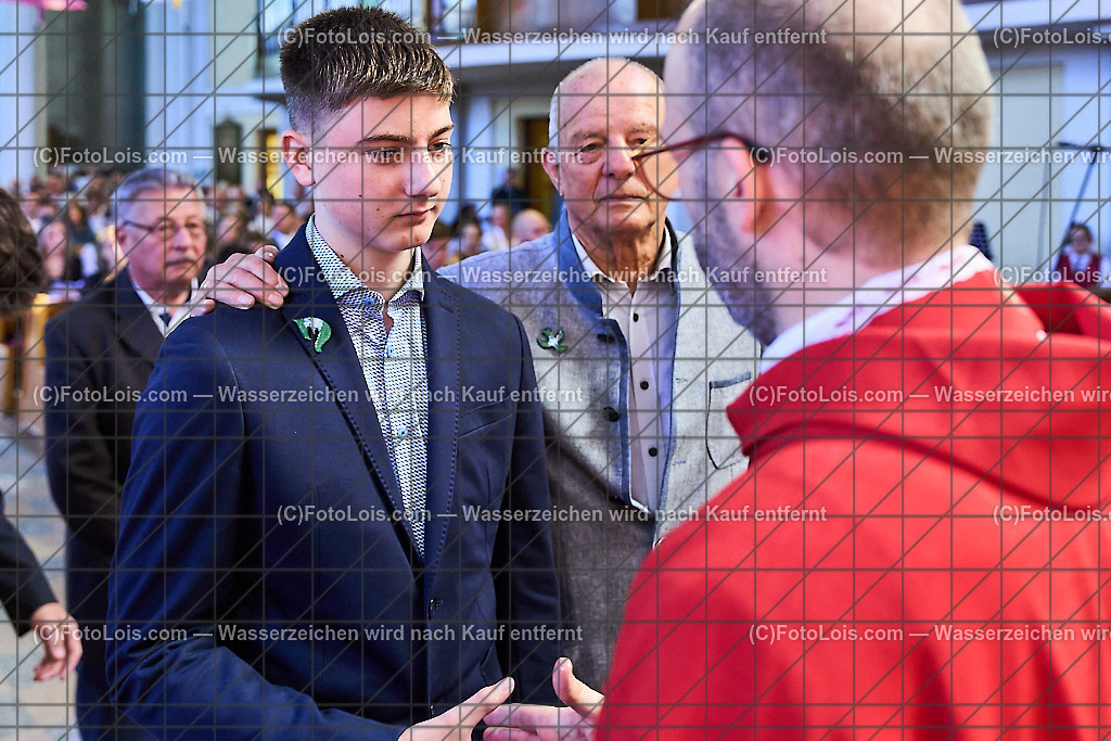 ALP1071_PfarrFirmung Wieselburg_Firmvorgang | (C)FotoLois.com, Alois Spandl, Firmung in der Pfarrkirche Wieselburg mit Generalvikar Dr. Christoph Weiss, Dechant Pfarrer Daniel Kostrzycki und Monignore Franz Dammerer, Sa 15. Juni 2024.