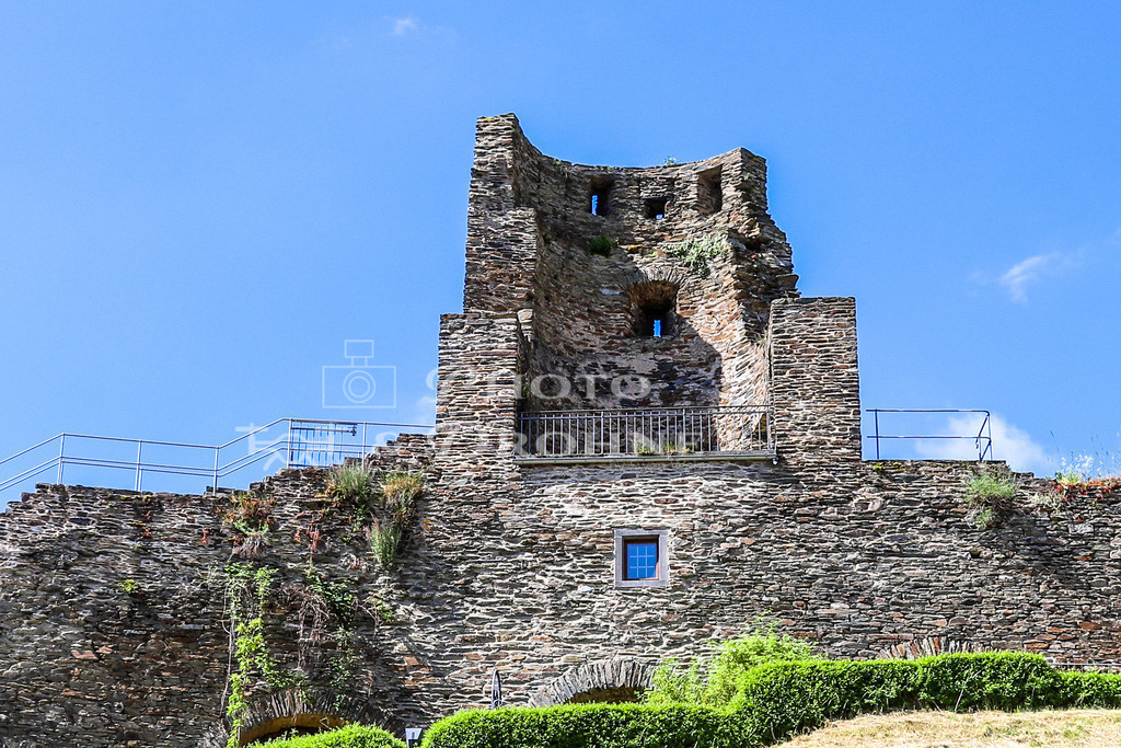 Oberwesel-2-2 | Wie der Name Stadtmauergarten schon sagt gehören Teile der historischen Stadtmauer zu dieser Gartenanlage in Oberwesel am Rhein. - Realisiert mit Pictrs.com