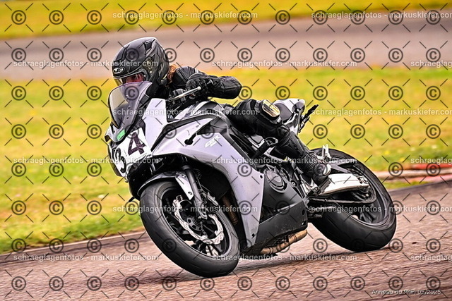 25bt02-0090 | markuskiefer.com - Realisiert mit Pictrs.com