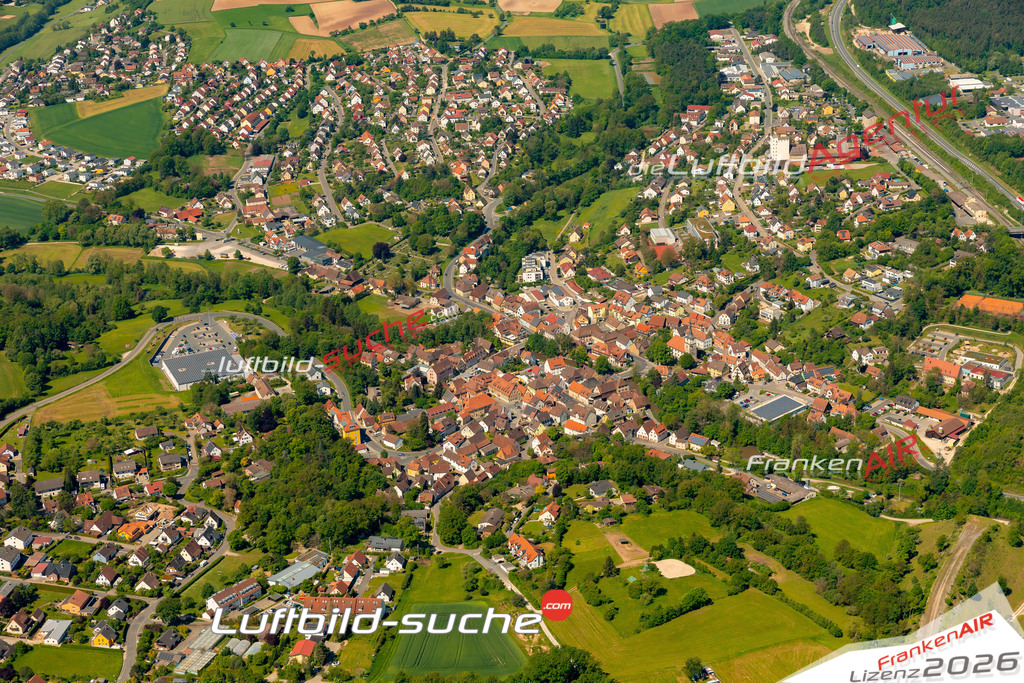 Das Luftbild zeigt :  Emskirchen - Die Luftaufnahme wurde 2024 vom UL-Flugzeug aus erstellt ( keine Drohne ) - Hochauflösende Luftaufnahme - Für grossformatige Ausdrucke geeignet. Die Geschenkidee !Mit Lizenz und Bildrechte bestellbar