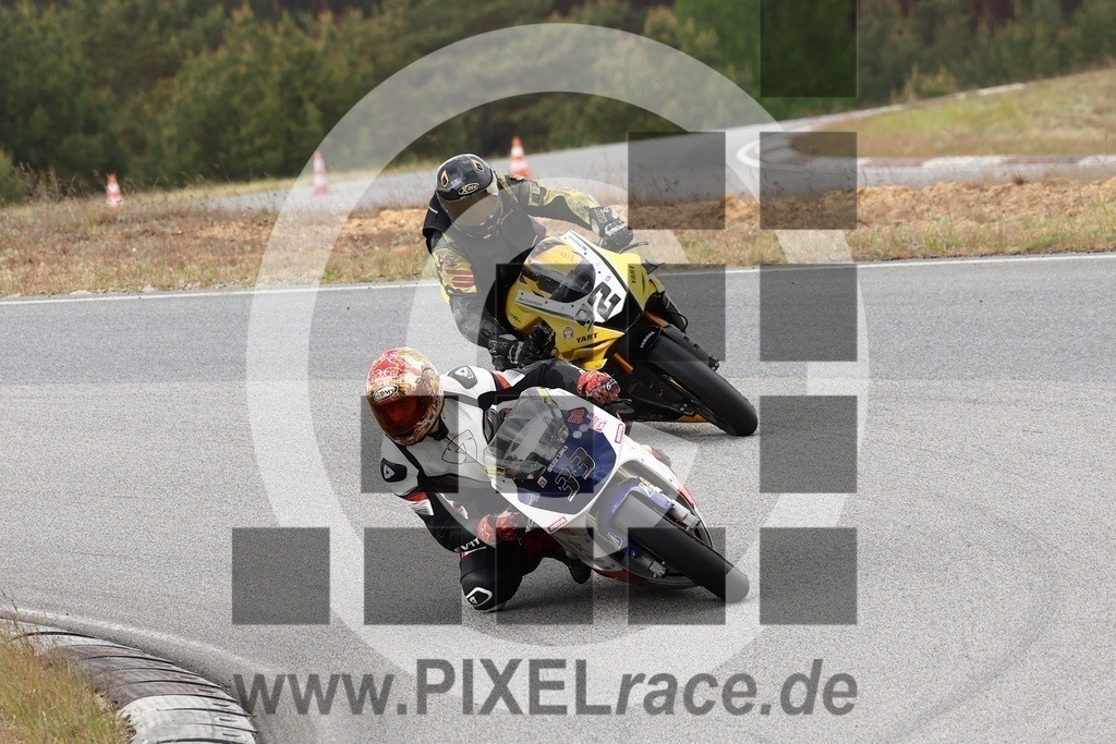 0033-20240511_04281 | Schöne Erinnerungen an spannende Momente - das festzuhalten ist unser Job. PIXELrace.de ist seit 2003 auf den Rennstrecken Europas unterwegs um die Action draußen beim Fahren und die wunderbare Stimmung imm Fahrerlager für euch einzufangen.