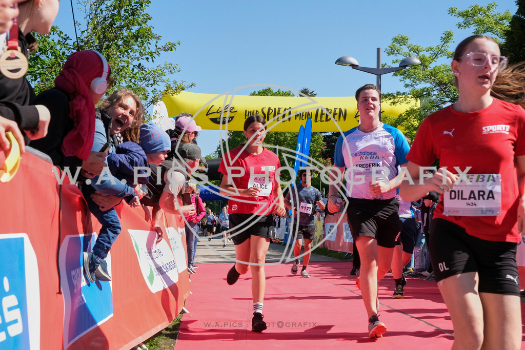 ..... | LINZ,AUSTRIA,27.April 24, Int. 3 Brückenlauf Linz  , Image shows: Photo: WAPICS / Michael ring