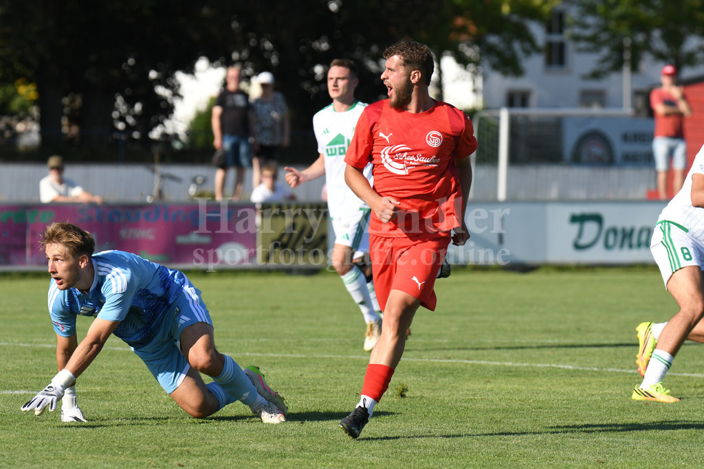SpVgg Plattling : SpVgg Osterhofen | Torjubel nach dem 4:1 durch Clirim Ndrecaj (SpVgg Plattling) - Realisiert mit Pictrs.com
