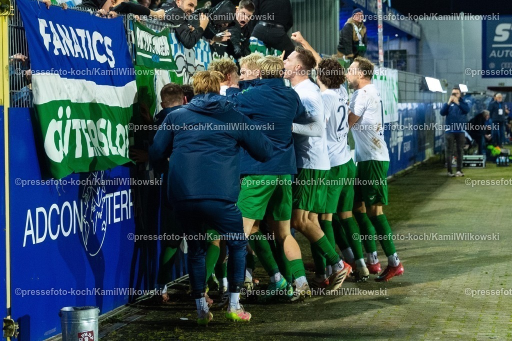 xKWI31102501140 | 31.10.2025, xkwix, Fußball, Regionalliga West, VfL Sportfreunde Lotte - FC Gütersloh, Stadion am Lotter Kreuz: Torjubel nach dem Tor zum 2:2 in der 90. Minuten durch Paolo Maiella (FC Gütersloh #9)