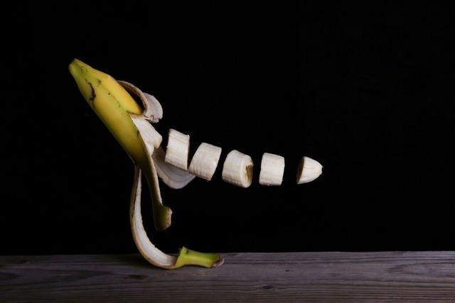 Alles Banane | künstlerische und kreative Darstellung einer Banane. Ideales Motiv für Küchen und Restaurants.