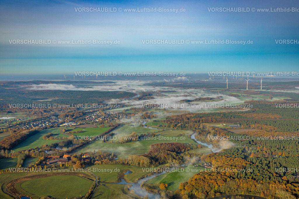 Datteln231104009 | Luftbild, Flussmäander Fluss Lippe mit Nebelschwaden über NSG Lippeaue, Haus Schloss Vogelsang und Ortsteil Wohngebiet Ahsen, Fernsicht mit Windrädern, umgeben von herbstlichen Laubbäumen, Hötting, Datteln, Ruhrgebiet, Münsterland, Nordrhein-Westfalen, Deutschland