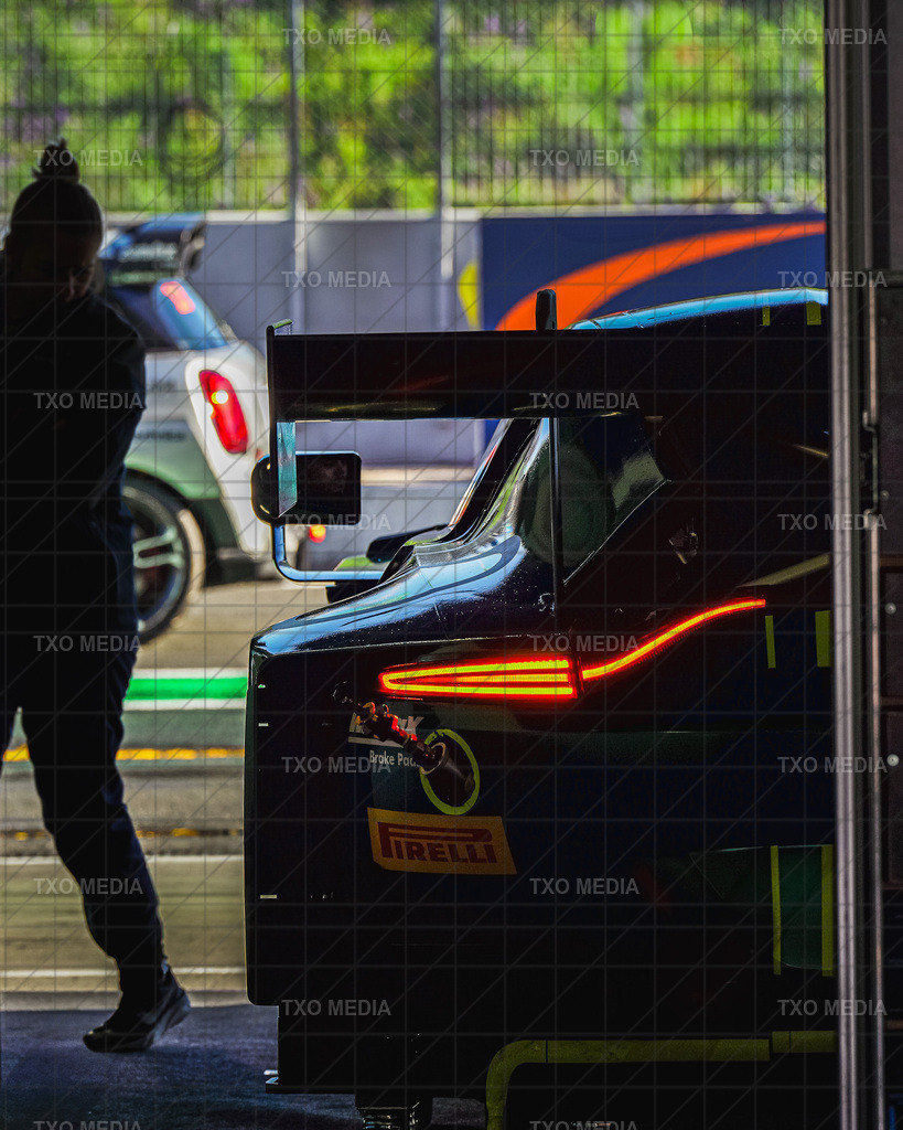 TXM06013 | Exklusive Motorsport-Fotografie aus Leipzig von TXO Media – für Rennfahrer, Teams & Sponsoren. Sausemuth liefert starke Bilder, die Emotion zeigen. Jetzt buchen & glänzen! - Realisiert mit Pictrs.com