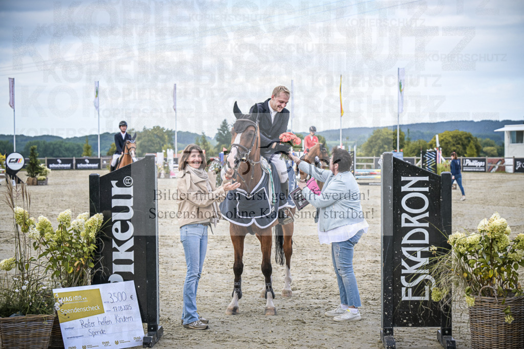 DOS_0058 | Entdecke hochwertige Reitturnierfotos von Foto Oger. Professionell, emotional und authentisch – jetzt Lieblingsmomente im Shop bestellen.Deutschlandweite Turnierfotografie. - Realisiert mit Pictrs.com