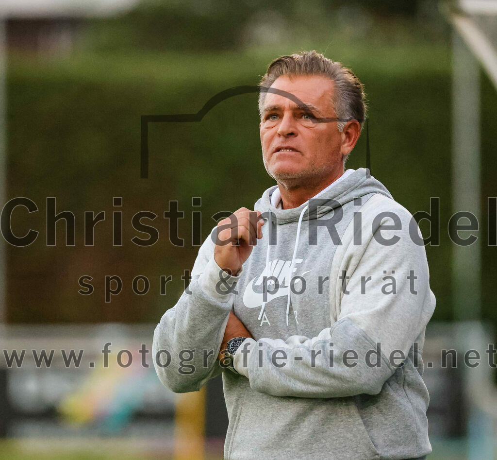 2023-09-01_060_FC_Schwaig_gegen_TSV_Gruenwald | Oberding, Deutschland, 01.09.2023:
Fußball, Landesliga Südost 2023 / 2024, 9. Spieltag, FC Schwaig gegen TSV Grünwald, Endergebnis: 3:1

Trainer Rainer Elfinger (TSV Grünwald)

Foto: Christian Riedel / fotografie-riedel.net
