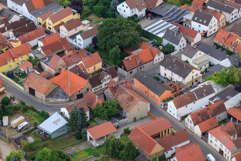 Luftbild: Roxheimer Straße im Ortsteil Bobenheim in Bobenheim-Roxheim im Bundesland Rheinland-Pfalz in Deutschland. Foto: IMG_69167.jpg vom 24.06.2014 durch Werner Riehm/FLY-FOTO.deAuflösung des Originals: 4752 x 3168 px
