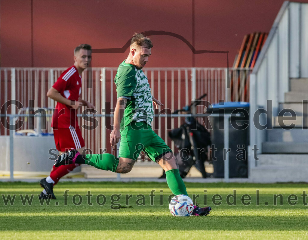 2023-08-11_050_FC_Finsing_gegen_SV_Eichenried | Finsing, Deutschland, 11.08.2023:
Fußball, Kreisliga 2023 / 2024, 4. Spieltag, FC Finsing gegen SV Eichenried, Endergebnis: 3:0

Bastian Reuel (SV Eichenried, #20)

Foto: Christian Riedel / fotografie-riedel.net