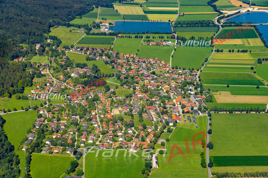 vagen-feldkirchen-westerham-luftbild-2022-5224 | Aktuelles Luftbild von Vagen Feldkirchen-Westerham - Die Luftaufnahme wurde 2022 mittels UL-Flugzeug erstellt ( keine Drohne ) - hochauflösende Kamera-Systeme von  Canon -
Beste Qualität - Für grossformatige Ausdrucke geeignet. Die Geschenkidee !