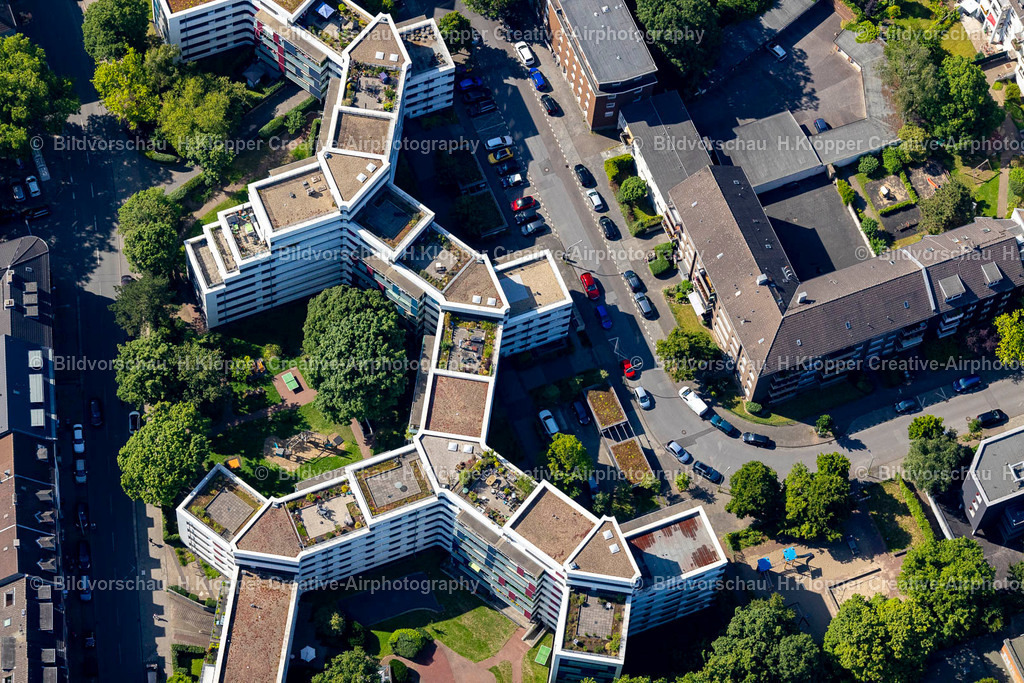 Luftbild Duisburg-4568 | Wohngebiet einer industriell gefertigten Plattenbau- Siedlung an der Heinrich-Lersch-Straße in Duisburg - Realisiert mit Pictrs.com