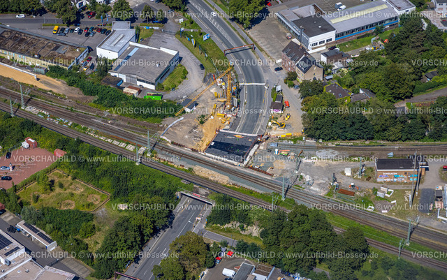 Dinslaken240803260 | Luftbild, Tunnel und Straßenbauarbeiten an der Willy-Brandt-Straße Bundesstraße B8 und Bahnlinie, Baustelle und Ausbau der Betuweroute und Betuwe-Linie Eisenbahnstrecke, Dinslaken, Ruhrgebiet, Nordrhein-Westfalen, Deutschland