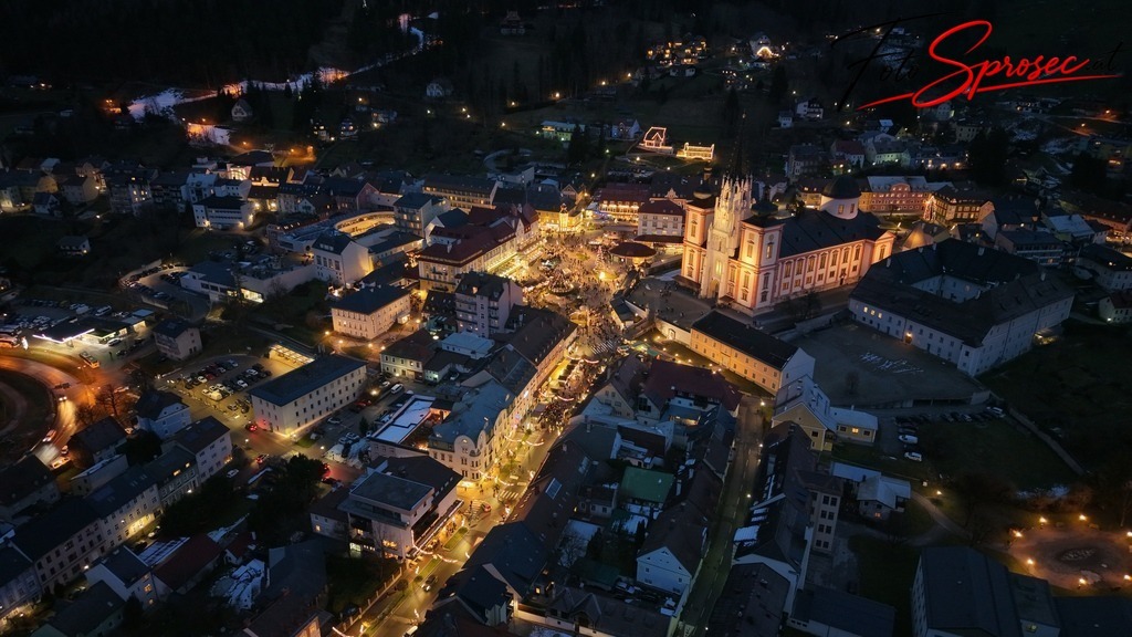 dji-basilika-advent (3) | Mit meiner Kamera halte ich besondere Augenblicke, faszinierende Landschaften und interessante Details fest. Dabei entstehen ganz unterschiedliche Aufnahmen – von stimmungsvollen Landschaftsfotografien und beeindruckenden Drohnenaufnahmen über Pressefotos - Realisiert mit Pictrs.com