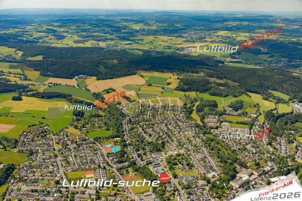 Das Luftbild zeigt :  Naila - Die Luftaufnahme wurde 2024 vom UL-Flugzeug aus erstellt ( keine Drohne ) - Hochauflösende Luftaufnahme - Für grossformatige Ausdrucke geeignet. Die Geschenkidee !Mit Lizenz und Bildrechte bestellbar