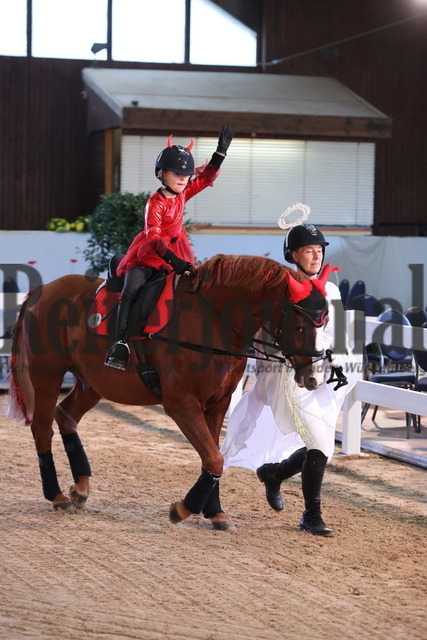 Marbacher_Wochenende_2023_Finale_Kids-Cup_Führzügelklasse_Gruppe_02 (72) | Alle Fotos der Reiterjournal Fotografin Doris Matthaes im Reiterjournal Online-Fotoshop. - Realisiert mit Pictrs.com