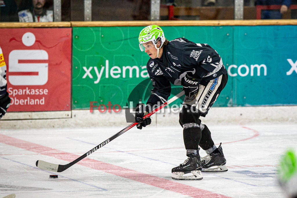 TSV Peißenberg MINERS gegen HC Landsberg RIVERKINGS | Eishockey Bayernliga Herren Vorrunde 2024/25, TSV Peißenberg MINERS gegen HC Landsberg RIVERKINGS, 20241108,Ryan MURPHY (MINERS 15) in Aktion, Freisteller,2024-11-08 in Peißenberg (Eisstadion Peißenberg)Ryan MURPHY (MINERS 15)Copyright: WolfgangxLindner foto-lindner.de