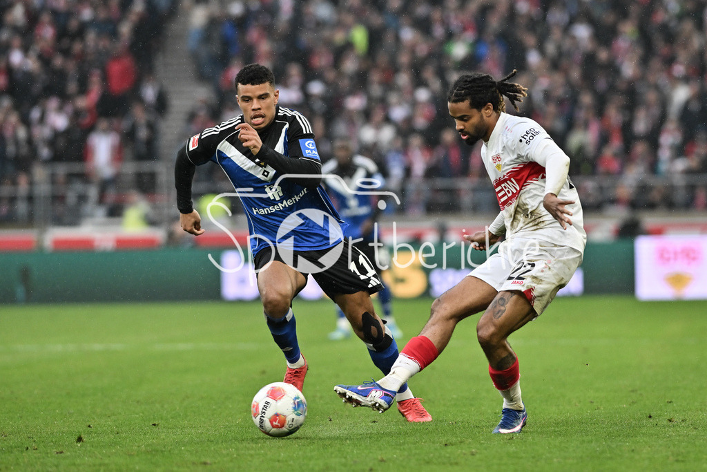 VfB Stuttgart - Hamburger SV | STUTTGART, GERMANY - 12. APRIL: tackle betwwen Ransford KÖNIGSDÖRFFER (Hamburger SV 11) and Lorenz ASSIGNON (VfB Stuttgart 22) during the Bundesliga Match between VfB Stuttgart vs. Hamburger SV on Matchday 29 at MHP Arena / DFL REGULATIONS PROHIBIT ANY USE OF PHOTOGRAPHS AS IMAGE SEQUENCES AND/OR QUASI-VIDEO