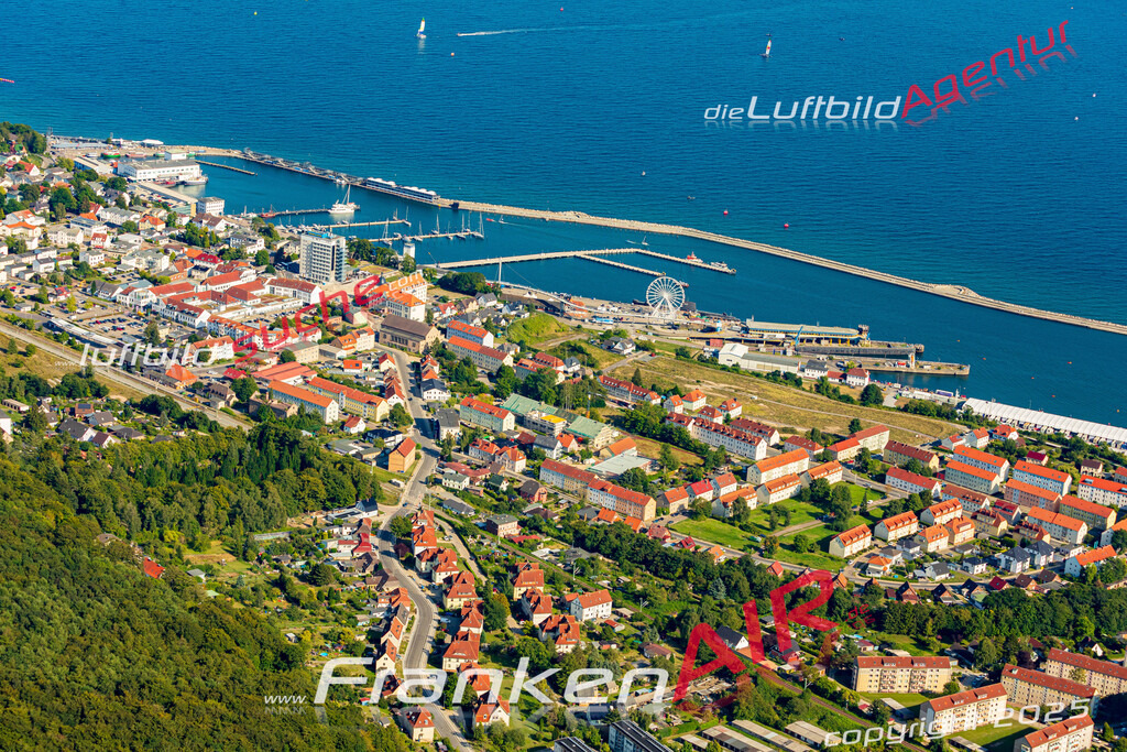 Neue Luftbildaufnahme der Stadt Sassnitz - Das Luftbild wurde 2025 vom UL-Flugzeug heraus erstellt ( keine Drohnenaufnahme ) - Hochauflösende Luftaufnahme - für Wandbilder und großformatige Ausdrucke geeignet. Das besondere Geschenk!Hier alle&nbsp;Infos zur Lizenzierung der LuftaufnahmeWir fliegen auch dieses Jahr wieder in Ihre Region um Luftbilder zu erstellen.- Luftbild anfragen