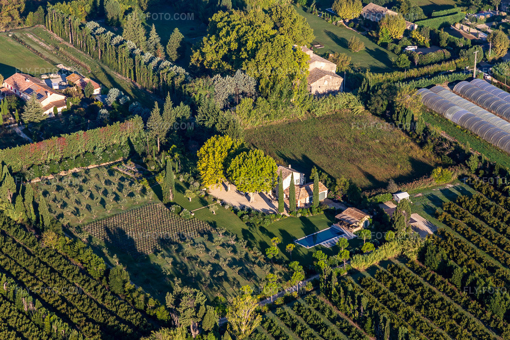 Aerial view: View of the town in the district Partie Nord Est in Saint-Rémy-de-Provence in the state Bouches du Rhone, France.Photo: IMG_129604.jpg taken on 09/23/2021 by Werner Riehm/FLY-FOTO.comResolution of the original: 5472 x 3648 px