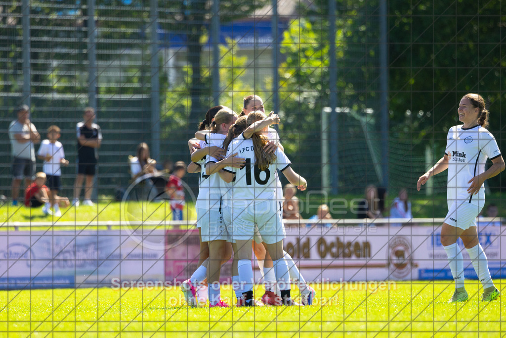 20260906_125137_0351_(c)_by_PhotoPeet | #,1.FC Donzdorf (weiß) vs. 1.FC Heidenheim 1846 (rot), Fußball, Frauen-Verbandspokal Gruppe 2, 2. Runde, Saison 2026/2027, Rasenplatz Lautertal Stadion, Süßener Straße 16, 73072 Donzdorf, 06.09.2026 - 11:00 Uhr,Foto: PhotoPeet / Sport- &amp; Eventfotografie / Peter Harich