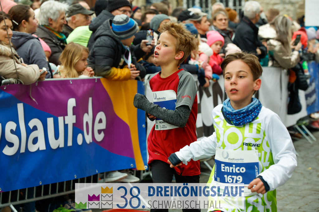 1700m Stadtwerke Jugendlauf | 3 Koenigslauf 2024 1700m Stadtwerke Jugendlauf - Realisiert mit Pictrs.com