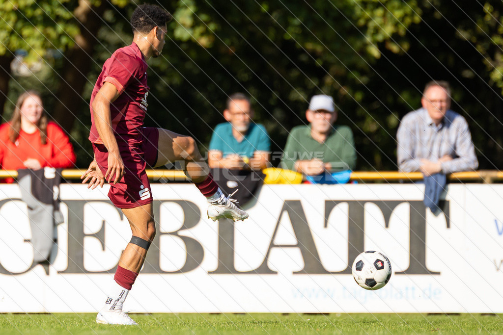 20250928_Picselweb-Fotografie_1R3_1619 | Spielszenen aus dem Spiel VfL Güldenstern Stade - Rotenburger SV. Ergebnis 0:3 - Realisiert mit Pictrs.com