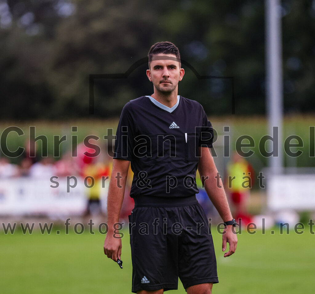 2023-08-04_021_SV_Walpertskirchen_gegen_FC_Finsing | Walpertskirchen, Deutschland, 04.08.2023:
Fußball, Kreisliga 2023 / 2024, 2. Spieltag, SV Walpertskirchen gegen FC Finsing, Endergebnis: 3:3

Schiedsrichter Muharrem Yildiz

Foto: Christian Riedel / fotografie-riedel.net