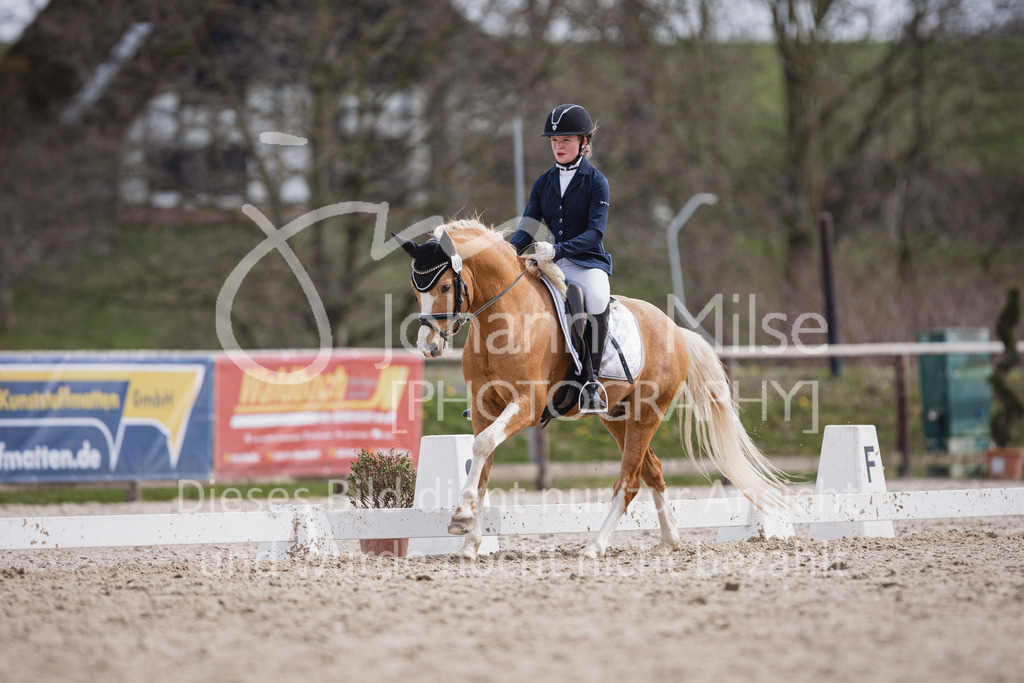 230410_Frühlingsfest_A-Dressur-547 | Deine schönsten Turniermomente als professionelle Fotos! Entdecke hochwertige Pferdesport-Fotografie im Online-Shop. Jetzt Fotos finden & bestellen!