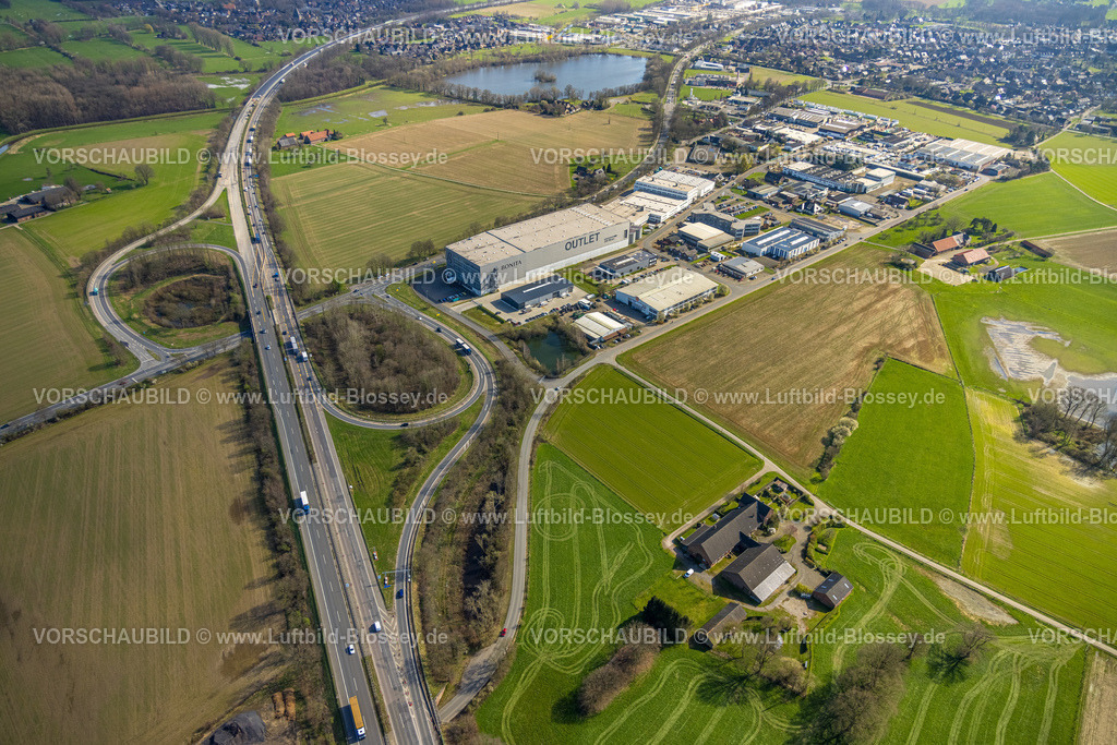 Hamminkeln240311592 | Luftbild, Gewerbegebiet Kesseldorfer Rott, Bonita Outlet Modegeschäft, an der Autobahn A3 Anschlussstelle Hamminkeln, hinten der Weikensee, Hamminkeln, Nordrhein-Westfalen, Deutschland