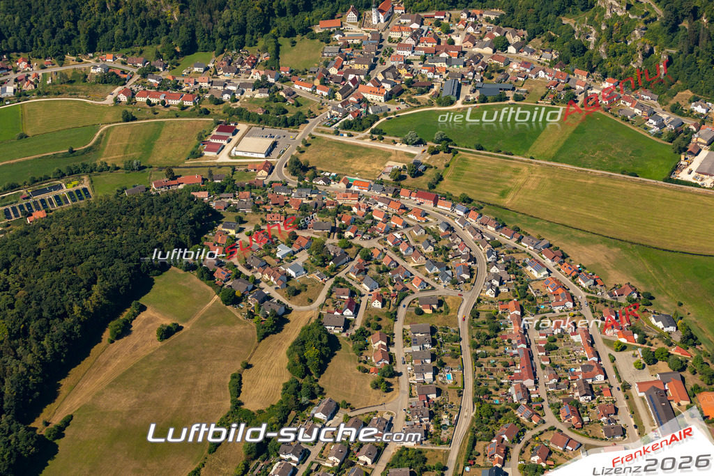 Aktuelles Luftbild von  Wellheim - Die Luftaufnahme wurde 2022 mittels UL-Flugzeug erstellt ( keine Drohne ) - hochauflösende Kamera-Systeme von  Canon -Beste Qualität - Für grossformatige Ausdrucke geeignet. Die Geschenkidee !