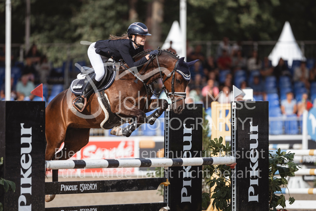 240906_BuCha_Pony-L-6j-236 | Deine schönsten Turniermomente als professionelle Fotos! Entdecke hochwertige Pferdesport-Fotografie im Online-Shop. Jetzt Fotos finden & bestellen!