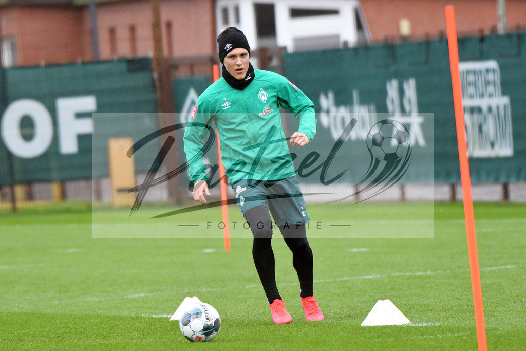 20200129_TRASVW_0063 | Fußball, Herren: Ludwig Augustinsson (SV Werder Bremen) in Aktion, am Ball, Einzelaktion beim Training des SV Werder Bremen am 29.01.2020 im wohninvest Weserstadion in Bremen, Deutschland.(Foto von Nico Paetzel) - Realisiert mit Pictrs.com