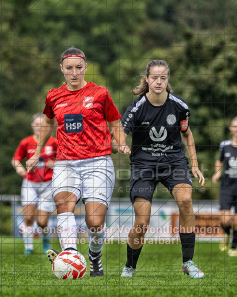 20250928_140615_0364-Bearbeitet-2 | #,1.FC Donzdorf (schwarz) vs. TV Derendingen (rot), Fussball, Frauen-Verbandsliga Württemberg, 03. Spieltag, Saison 2025/2026, Rasenplatz Lautertal Stadion, Süßener Straße 16, 73072 Donzdorf, 28.09.2025 - 13:00 Uhr,Foto: PhotoPeet-Sportfotografie/Peter Harich